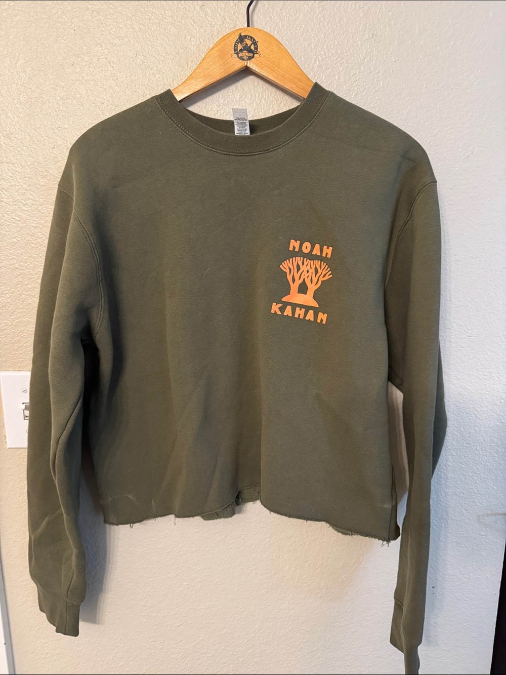 Noah Kahan Graphic Crop Sweatshirt - Olive Green